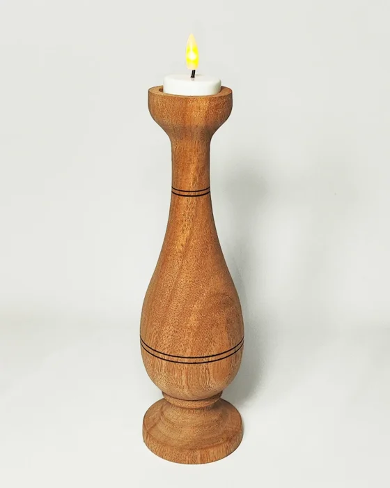 Candelabro de madera o portavelas  torneado